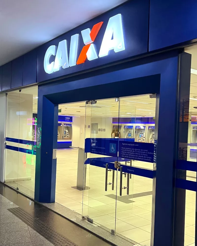 Homem é detido após tentar roubar dinheiro de cliente em agência da Caixa Econômica em shopping de Patos