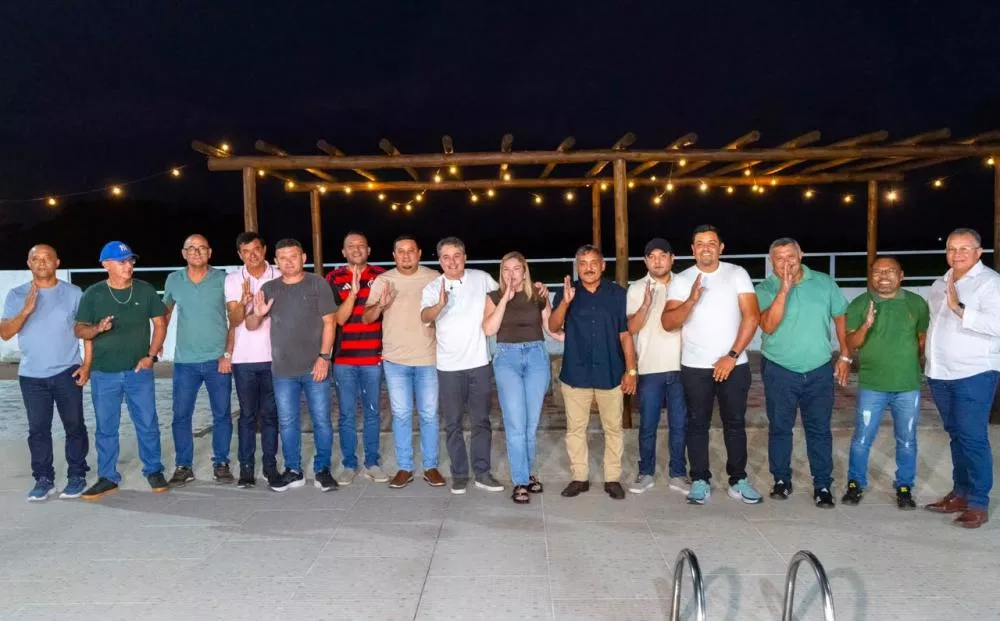 Aliny Povão e lideranças de Cruz do Espírito Santo declaram apoio a Efraim Filho
