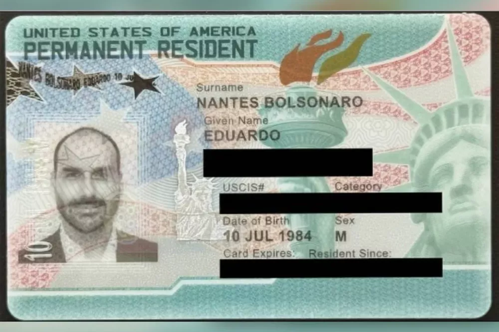 Eduardo Bolsonaro recebe green card do governo Trump e poderá obter residência permanente nos EUA
