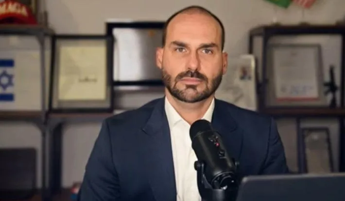 PF encerra processo e decide demitir Eduardo Bolsonaro por abandono de cargo