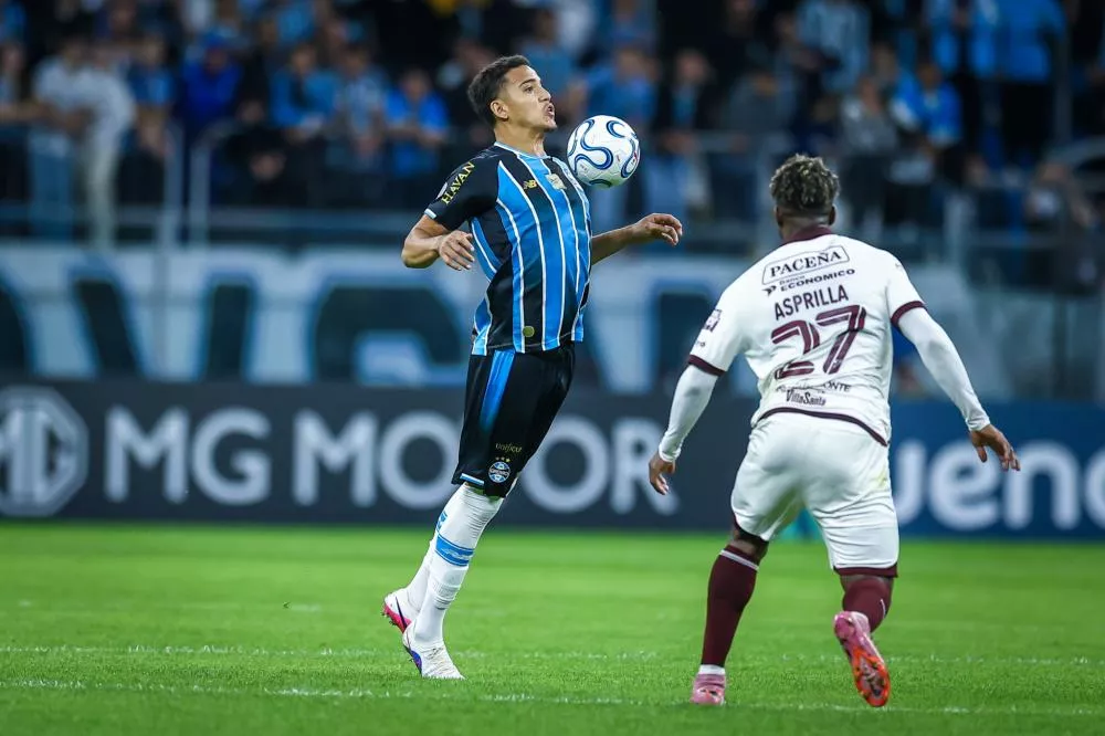 Bolívar volta a bater o Grêmio, aumenta crise de rival e encara São Paulo nas oitavas da Sul-Americana